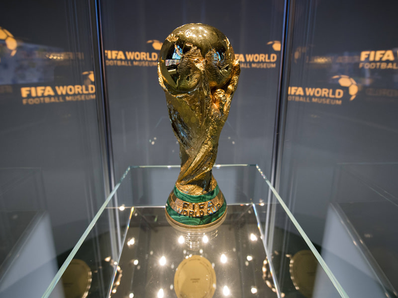 Fußball WM Pokal Gravur kostenlos FREE p&p