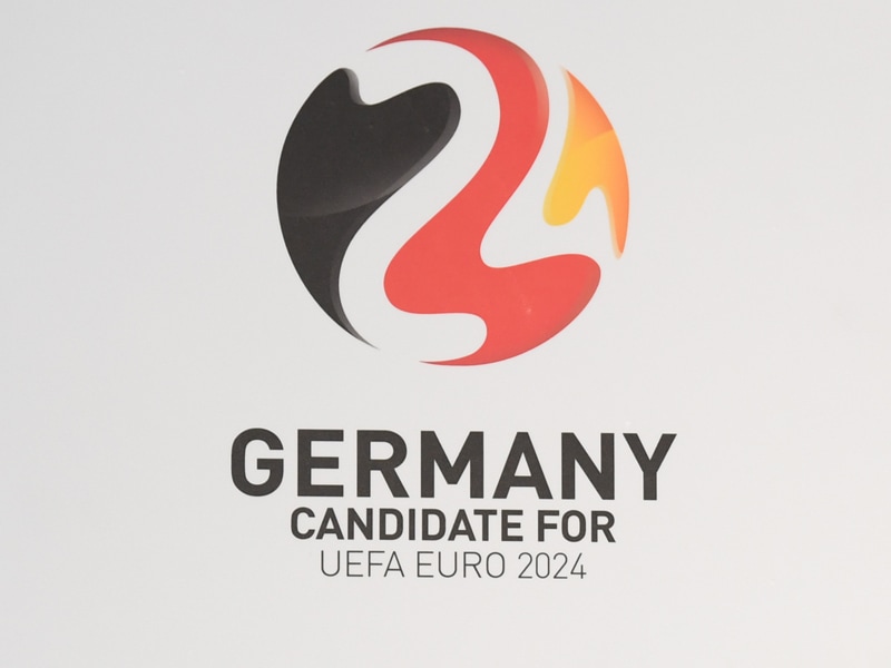 Der DFB hatte am 25. August einen globalen Design-Wettbewerb ausgeschrieben. F&#252;nf Logos stehen nun zur Abstimmung.