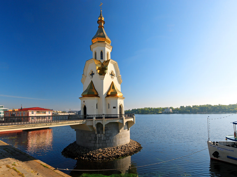 Nicht nur das Landschaftsbild Kiews wirkt einladend: Neben den Seen und Fl&#252;ssen rund um die Stadt, gibt es auch jede Menge Sehensw&#252;rdigkeiten aus der Geschichte der Hauptstadt zu besichtigen. 
