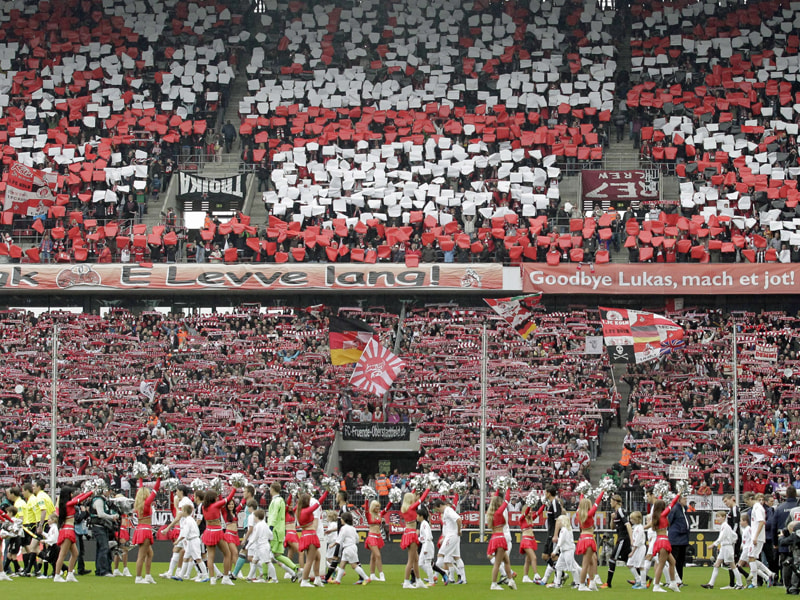 Zuschauer Gesamt: 13.553.692, Zuschauerschnitt: 44.293. In diesem gab es bislang die Rekord-Zuschauerzahl in der Bundesliga. 