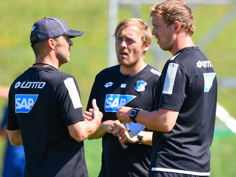 Co-Trainer Alfred Schreuder, Co-Trainer Matthias Kaltenbach und Cheftrainer Julian Nagelsmann (v.li.)