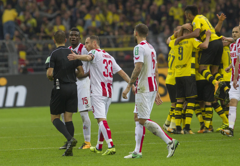 Zweiter gro&#223;er Aufreger des 4. Spieltags war die Szene, bei K&#246;lns 0:5-Niederlage in Dortmund. Kurz vor der Pause traf Sokratis zum 2:0. Allerdings war die Szene bereits abgepfiffen. Doch der Videoassistent entschied auf Tor f&#252;r den BVB. Bei den K&#246;lnern kochten die Emotionen hoch...