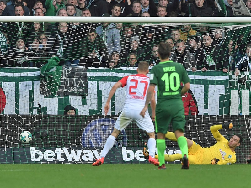 Finnbogason netzt vom Punkt ein