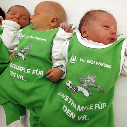 Babys in VfL-Kluft