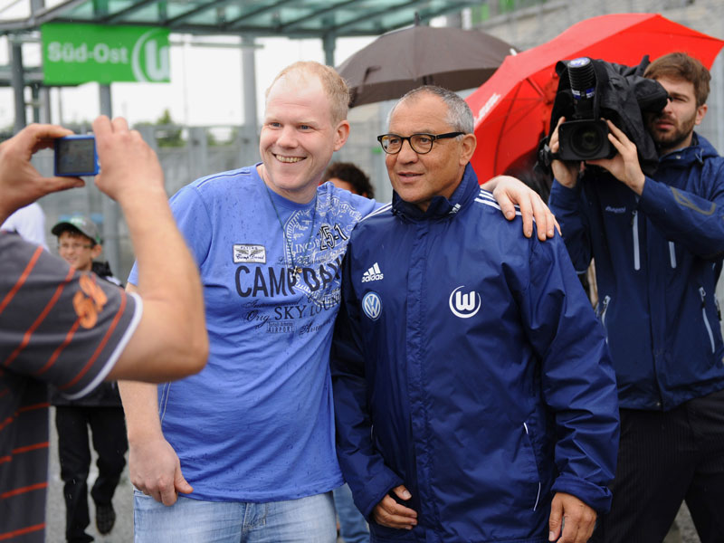 Egal, wen die Wolfsburger verpflichten oder abgeben, beim VfL dreht sich weiter sehr viel um Trainer-Manager Felix Magath. Das wissen auch die Anh&#228;nger des VW-Klubs.