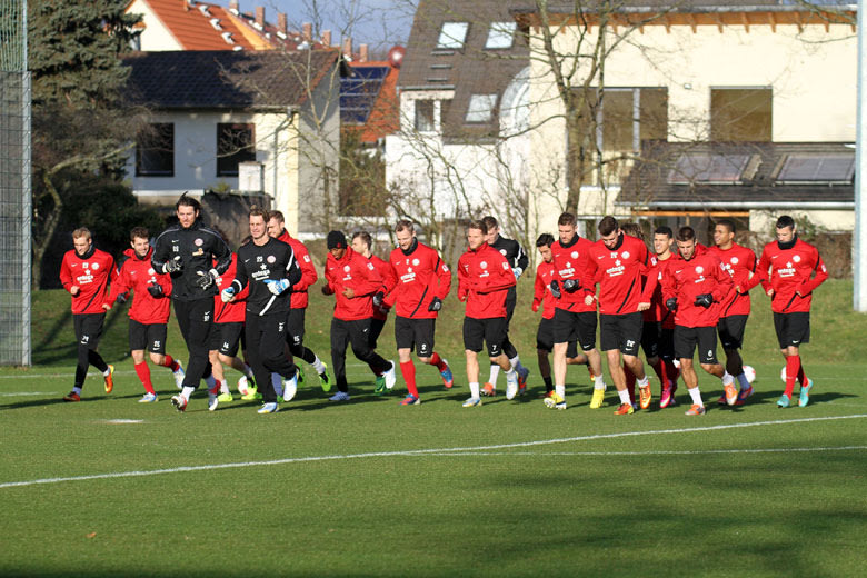 Auf den 2. oder 3. Januar datierten die meisten Bundesligisten ihren Trainingsauftakt nach der Weihnachtspause - auch bei Mainz 05 drehten die Spieler wieder ihre Runden.