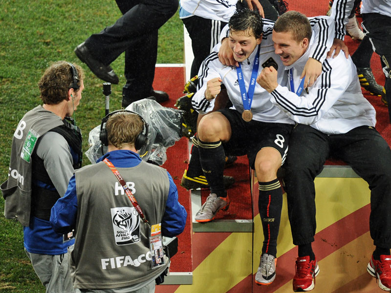 Mesut &#214;zil und Lukas Podolski