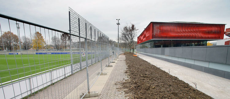 In unmittelbarer N&#228;he zum Robert-Schlienz-Stadion steht das neue Nachwuchsleistungszentrum des VfB Stuttgart.