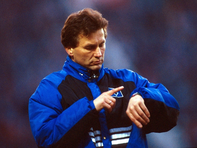 Doch er sollte den Verein nicht so schnell verlassen. Ab 1990 trainierte M&#246;hlmann zun&#228;chst die zweite Mannschaft des HSV. Danach wurde er Co- und ab 1992 Cheftrainer der Hanseaten. Im September 1995 musste der geb&#252;rtige Lohner seinen Platz r&#228;umen. 