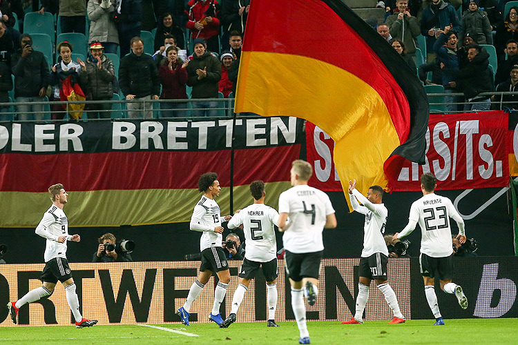 Gegen Russland erzielte Deutschland erstmals in diesem Kalenderjahr drei Tore in einem Spiel! Zuletzt gelang das im Oktober 2017 beim 5:1 gegen Aserbaidschan. Deutschland schoss damit schon in der ersten Halbzeit so viele Tore wie in den f&#252;nf Spielen zuvor insgesamt.