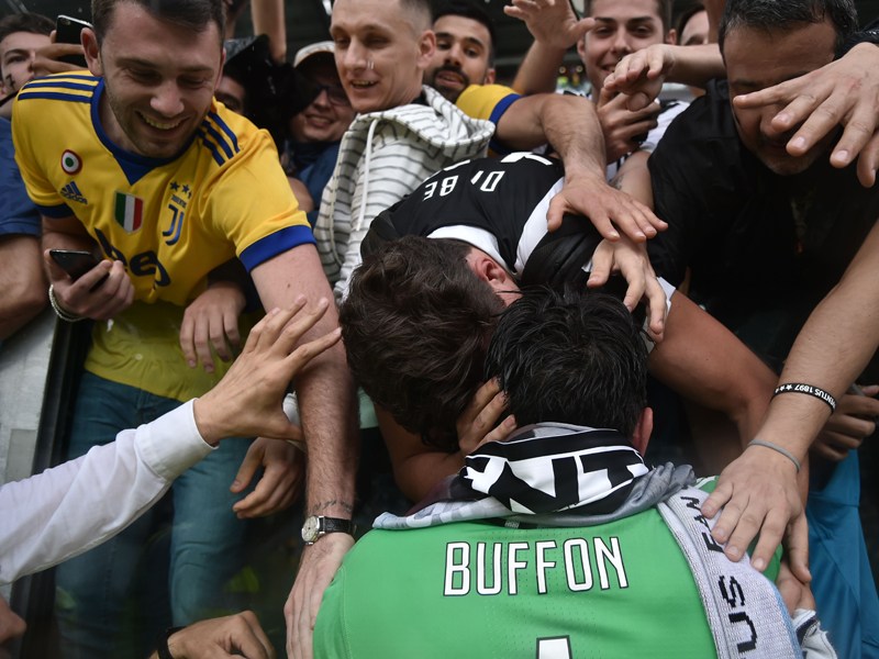 Gianluigi Buffon mit den Juve-Fans