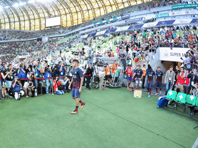 Neymar betritt das Stadion