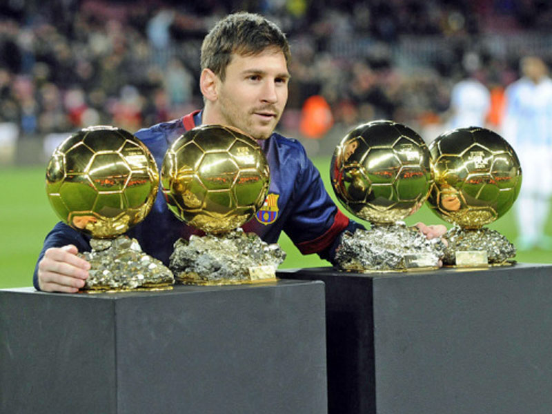 Sammler: Messi mit seinen Weltpokal-Titeln.