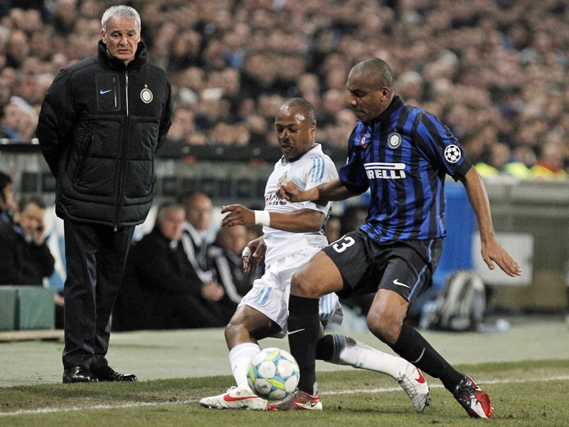 Claudio Ranieri, Andre Ayew, Maicon (v.li.)