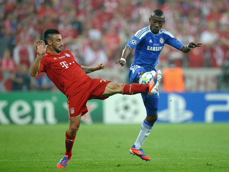 Neben Tymoshchuk rechtfertigte auch Contento das Vertrauen von Jupp Heynckes. Hier kl&#228;rt er gegen Kalou.