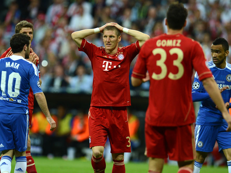 Aus Bayern-Sicht begann das Spiel nicht optimal: Bastian Schweinsteiger sah schon in der f&#252;nften Minute nach einem unn&#246;tigen Handspiel die Gelbe Karte. 