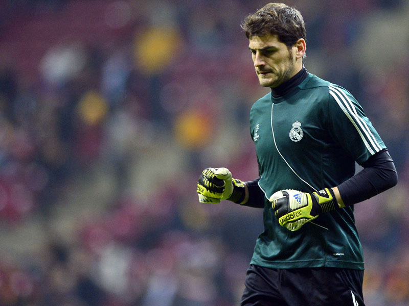 Real Madrids Keeper Iker Casillas durfte sich in Istanbul aufw&#228;rmen, im Tor stand aber erneut Diego Lopez.