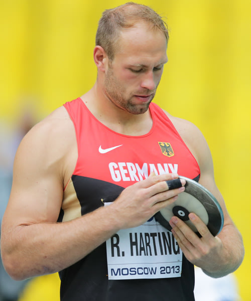 Vor der Wettkampf sammelte Robert Harting seine Kr&#228;fte. Im Training hatte das Aush&#228;ngeschild der deutschen Leichtathleten immer wieder Schmerzen. F&#252;r eine Titelverteididigung nach Berlin 2009 und Daegu 2011 musste alles stimmen...