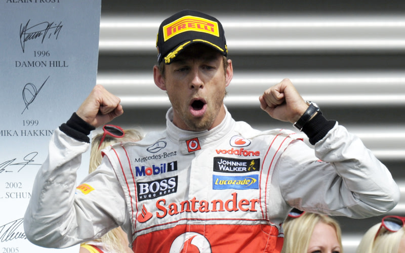 Ein jubelnder Jenson Button lie&#223; seiner Freude auf dem Podest freien Lauf.