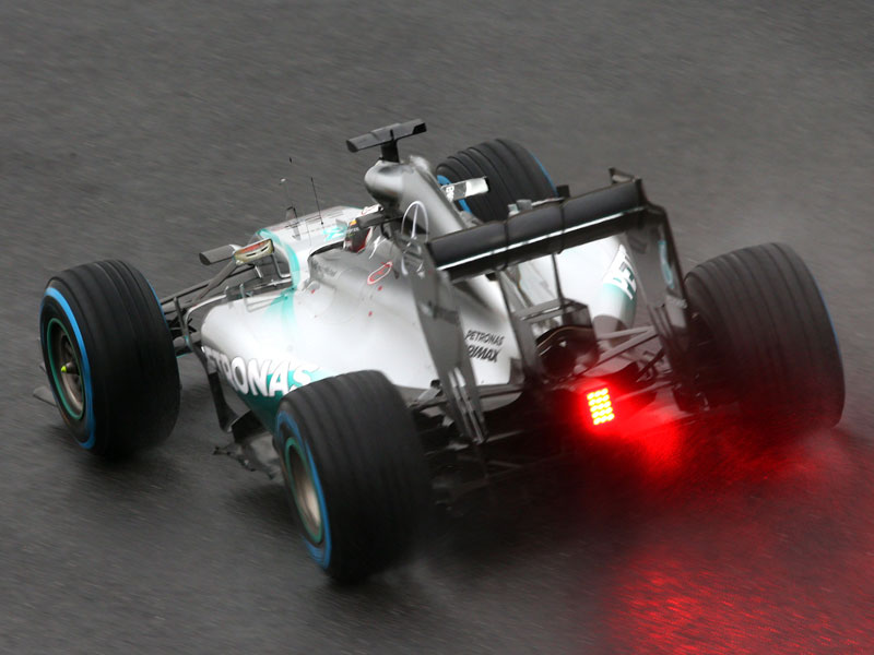 Rosberg bekam Probleme mit dem Auto, Hamilton zog in Runde 30. mit einem klasse Man&#246;ver vorbei, der Deutsche sah nur noch die R&#252;cklichter des Engl&#228;nders.