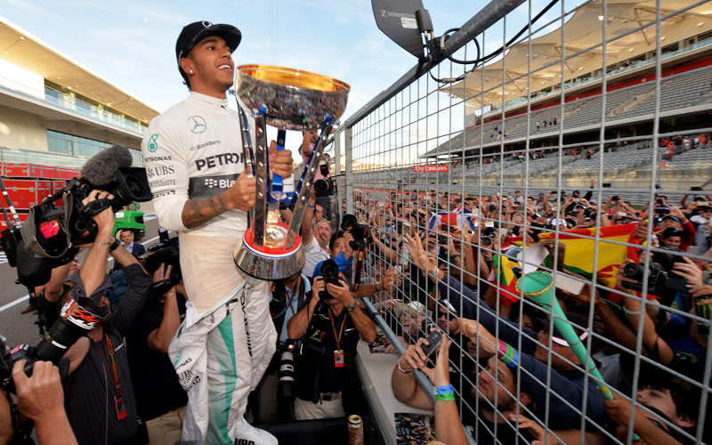 Der Engl&#228;nder Hamilton hat vor den letzten beiden Saisonrennen 24 Punkte Vorsprung vor Rosberg.