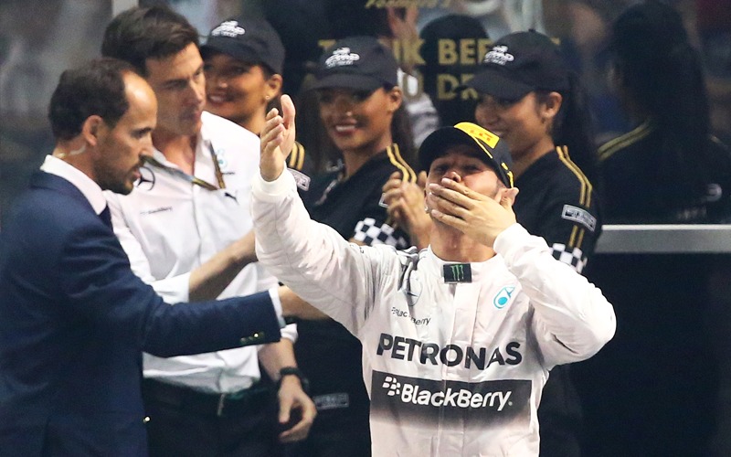 Lewis Hamilton hat es geschafft! Der Brite ist zum zweiten mal nach 2008 Formel-1-Weltmeister.