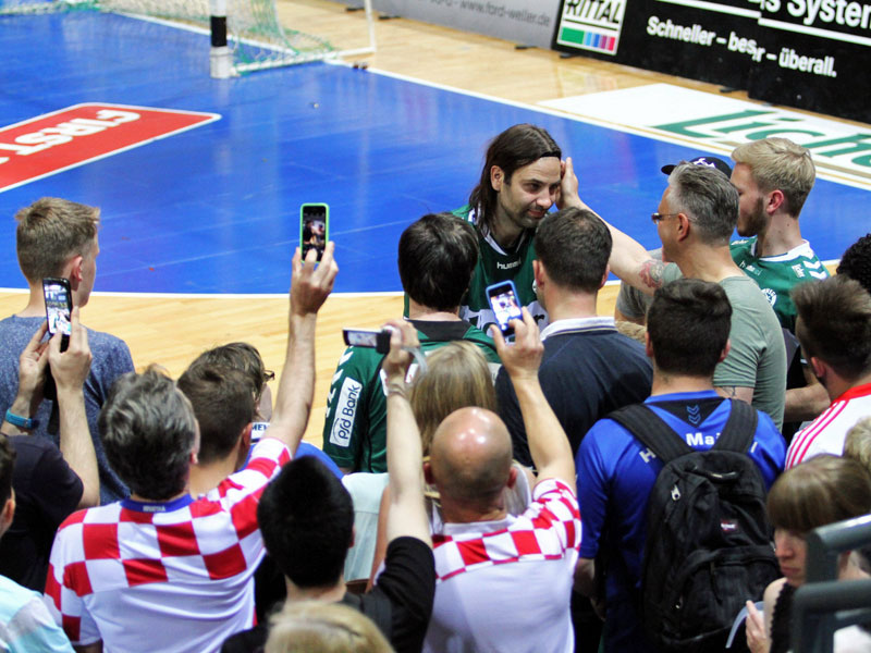 Ivano Balic mit Fans