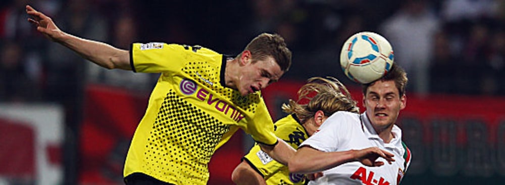 Dortmunds Bender gegen Oehrl (re.).
