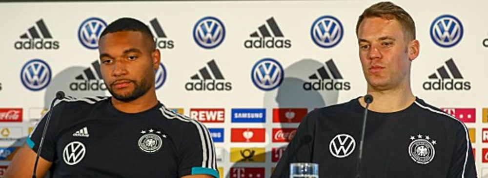 Jonathan Tah (links) und Manuel Neuer