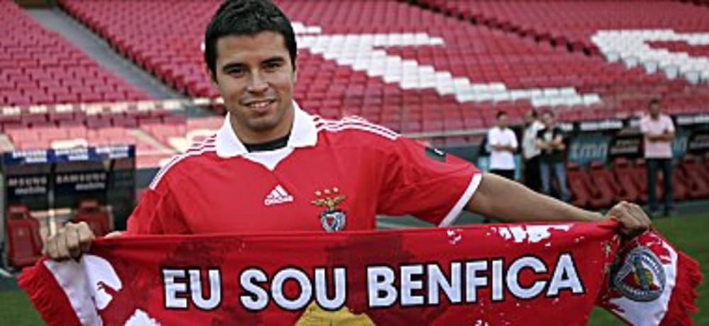 Fu&#223;ball, Portugal: Javier Saviola bei seiner Vorstellung bei Benfica Lissabon