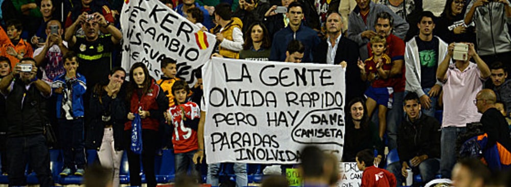 &quot;Die Leute vergessen schnell, aber es gibt unvergessliche Paraden&quot;: Die Fans zollten Iker Casillas ihren Respekt. 
