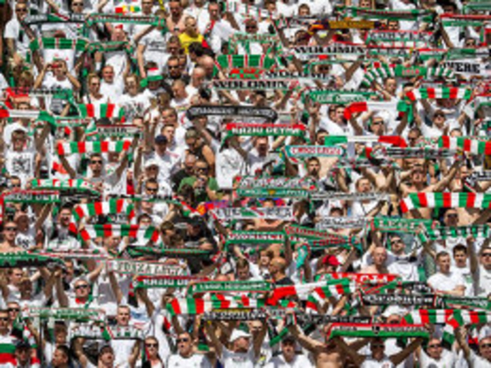 Die Fans von Legia Warschau fielen mal wieder durch rassistische Ges&#228;nge auf.