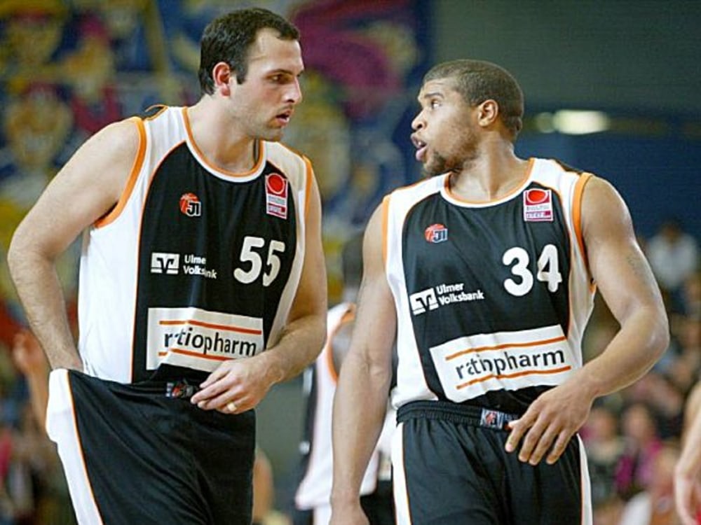 Eisbären holen auch Jeff Gibbs Basketball kicker