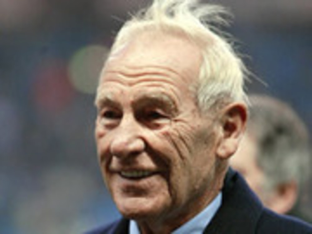 Queen ehrt Bert Trautmann Int. Fußball kicker