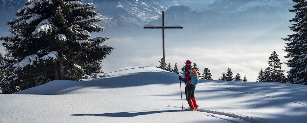 Die besten ALPIN-Tipps für Skitourengeher:innen: Ausrüstung, Bekleidung, Know How