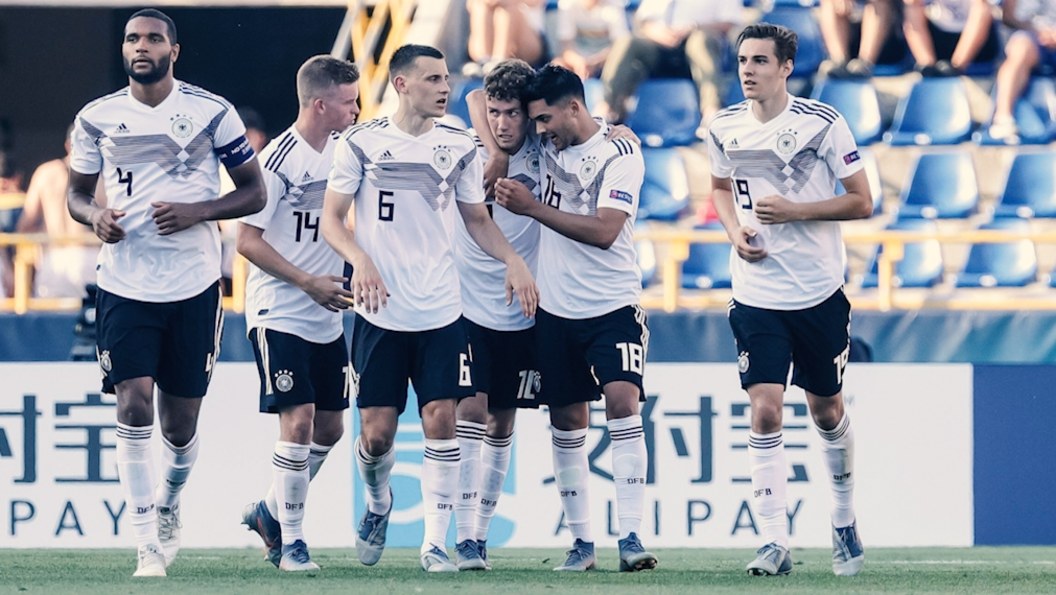 Uberheblichkeit Ansprache Und Eine Kabinenparty Mit Kleineren Schaden Kicker Tv Hintergrund Video Kicker