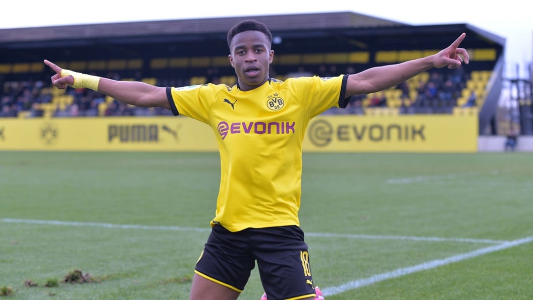 Best Of Youssoufa Moukoko Das Wunderkind Von Borussia Dortmund Juniorenfussball Highlights Video Kicker
