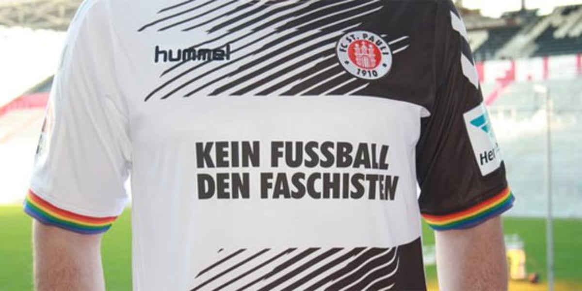 "Kein Fußball den Faschisten" St. Pauli in Sondertrikots 2. Bundesliga kicker