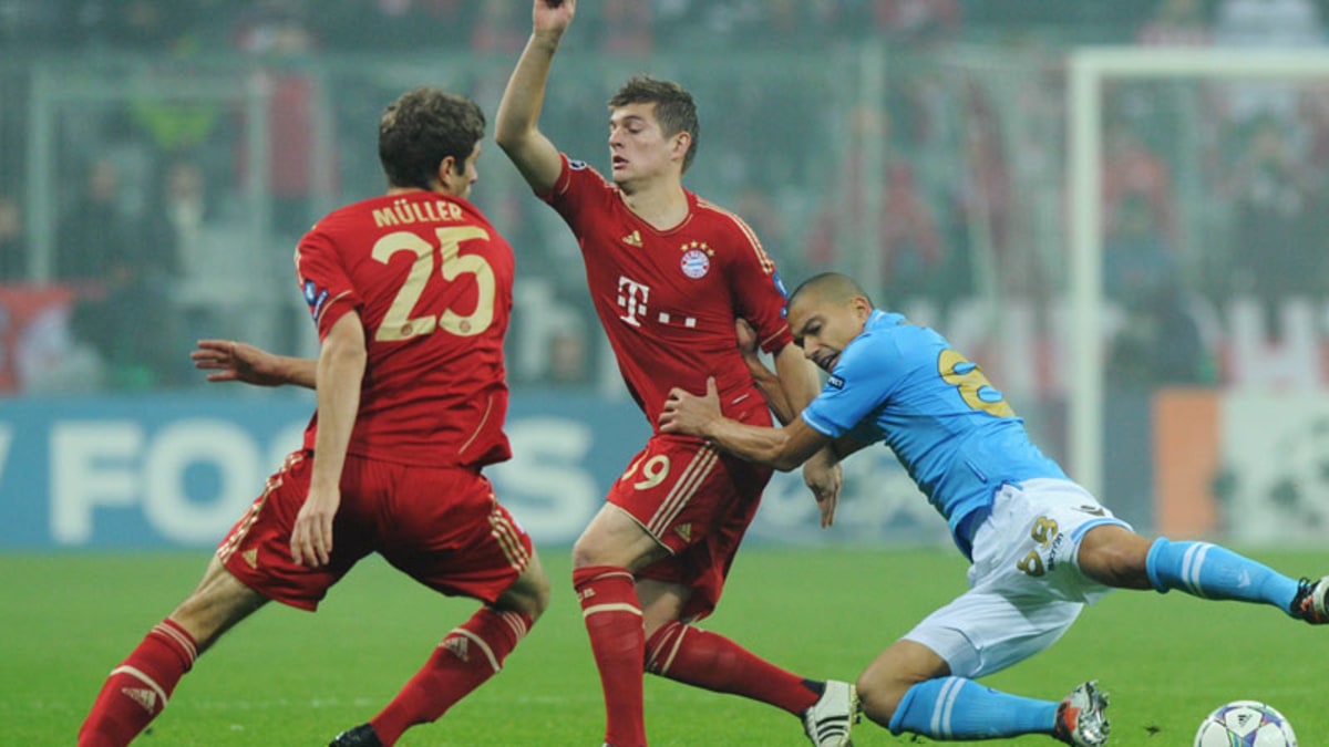 Spielanalyse Schweinsteiger Verletzung Trubt Gomez Gala Bayern Munchen Ssc Neapel 3 2 Vorrunde 4 Spieltag Champions League 2011 12 Kicker