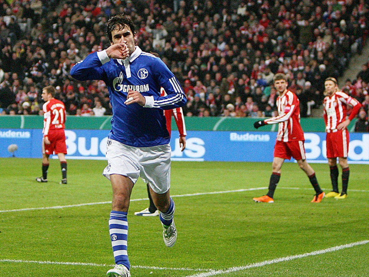 Spielanalyse Raul Trifft Einmal Neuer Halt Alles Bayern K O Bayern Munchen Fc Schalke 04 0 1 Halbfinale Dfb Pokal 2010 11 Kicker