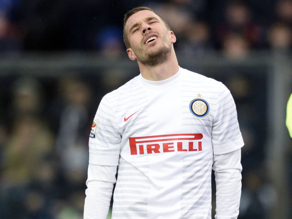 Erneute Kritik Podolski Wie Ein Kind Das Am Strand Spielt Internationaler Fussball Kicker