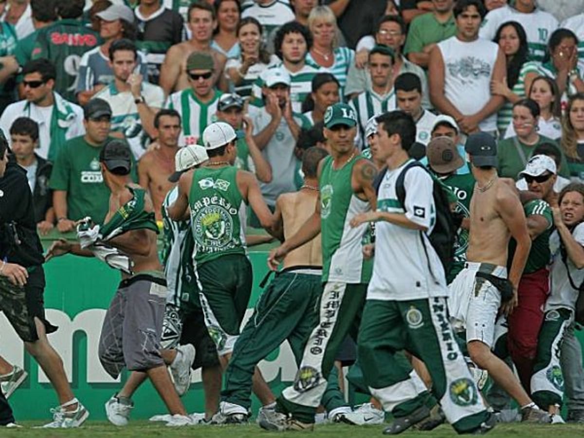 Rekordstrafe Fur Coritiba Internationaler Fussball Kicker