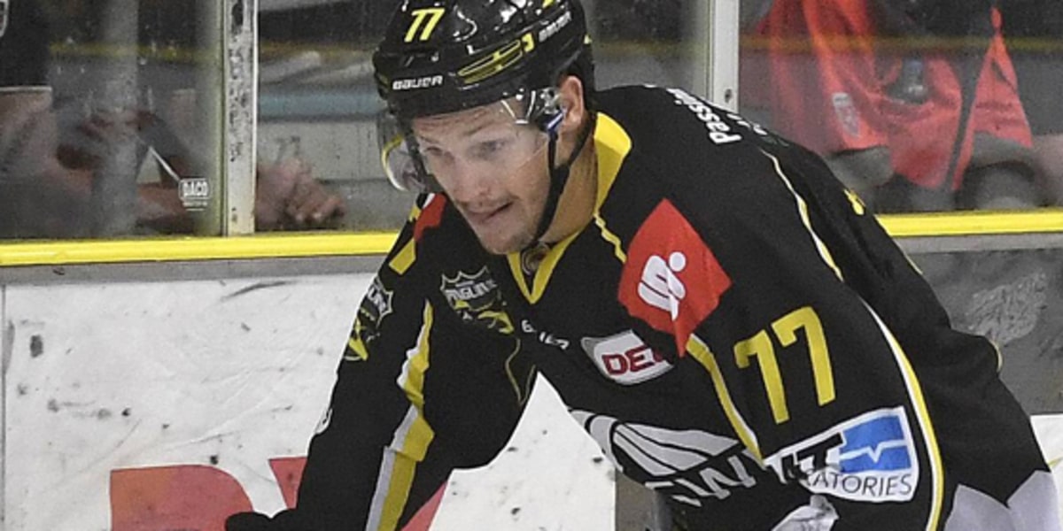 Krefeld Pinguine verlängern auch mit Stürmer Kevin Orendorz kicker