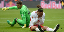 Das gibt's doch nicht: RB-Angreifer Yussuf Poulsen hadert nach einer vergebenen Chance.