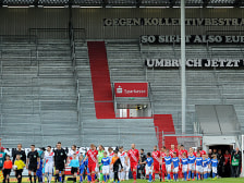 Teilausschluss: Der Fanblock der Cottbuser hinter dem Tor musste diesmal leer bleiben. 