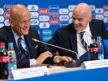 Positives Fazit nach der Erprobung des Video-Beweises: Schiedsrichter-Chef Pierluigi Collina (li.) und Gianni Infantino.