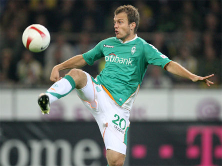 Fu&#223;ball, Bundesliga: Daniel Jensen von Werder Bremen muss an der Achillessehne operiert werden.