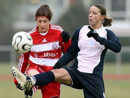 Inka Grings und Stefanie Mirlach (FCB)