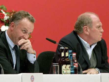 Wollen entstandene Wogen gl&#228;tten: Karl-Heinz Rummenigge und Uli Hoene&#223; auf der Jahreshauptversammlung der Bayern.