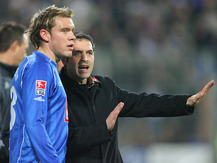 Fu&#223;ball, Bundesliga: Oliver Schr&#246;der (VfL Bochum) und Trainer Marcel Koller